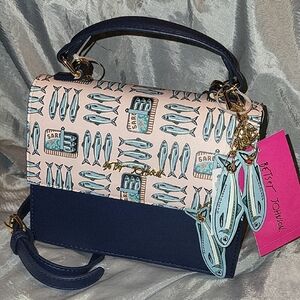 Betsey Johnson Sardine Charm Top-Handle Satchel XOMYLO2 EL Rt Hm M